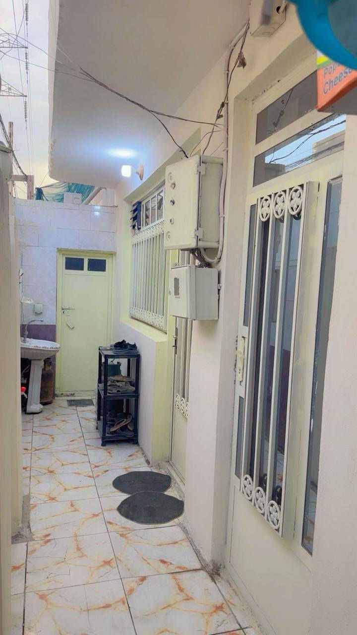 بيت للبيع زراعي مساحة 60 متر مربع
الواجهة 9 ونص والنزال 6 ونص  
يتكون من مدخلين استقبال ومطبخ وصحيات وحمام داخلي وصحيات خارجية و الطابق الثاني غرفة نوم وسطح كبير 
العنوان كفاءات الصحة قرب قاعة انجل 
للاستفسار خاص *********** سعر ٩٠
