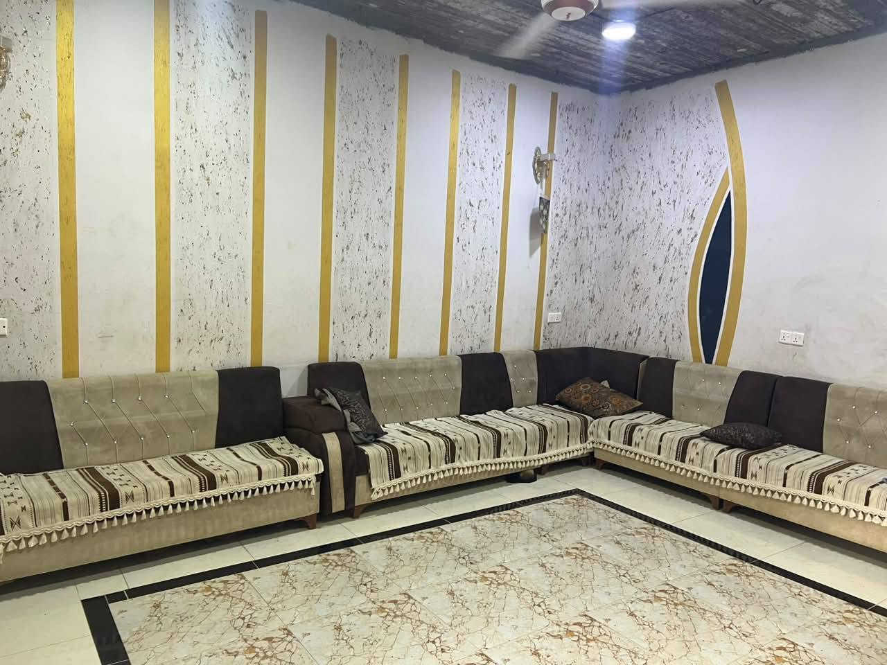 دار للبيع في كاطون الرازي قرب شارع المدارس مقابيل اسواق المدينه..الارض تتحول طابو للراغب
المساحة ٢٥٠متر..
السعر المطلوب ٤٠ مليون.غرفتين نوم وصالة واستقبال وحمام وصحيات  ومطبخ.*********** واتساب تواصل
