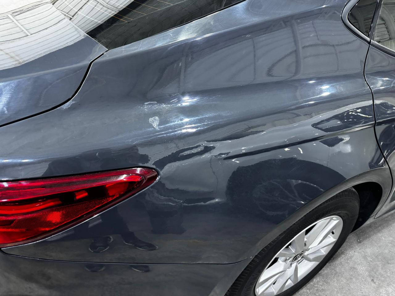 السلام عليكم ورحمة الله من رخصة الادمن كامري موديل هايبرد LE25ماشية حاليا5000كيلو مو ميل السيارة بدون ايرباك  يعني بعده زيرو السيارة بدون صبغ فقط بارد الجاملغ الخلفي ودعامية مصبوغة  الكمرك مدفوع كامل لان دخول جديد السعر 235الله شاهد امكلفتني اكثر من هذا السعر بهواية   هاتف ***********
