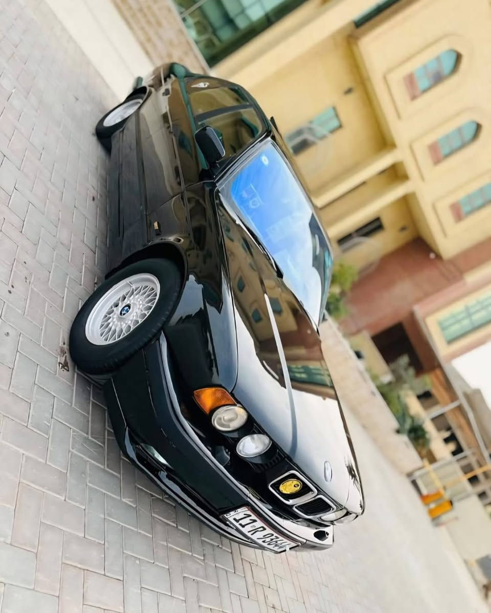 بي ام دبليو  
525i
موديل 1990 فول مواصفات كشنات جلد وتحكم كهرباء 4 جام كهرباء تبريد شغال بس نقص قايش السياره مصبوغه حزام جماليه تحويل ثاني يوم السعر 65 بيها مجال  رقم صاحب السياره ***********  اخوان  مكلف بالنشر
