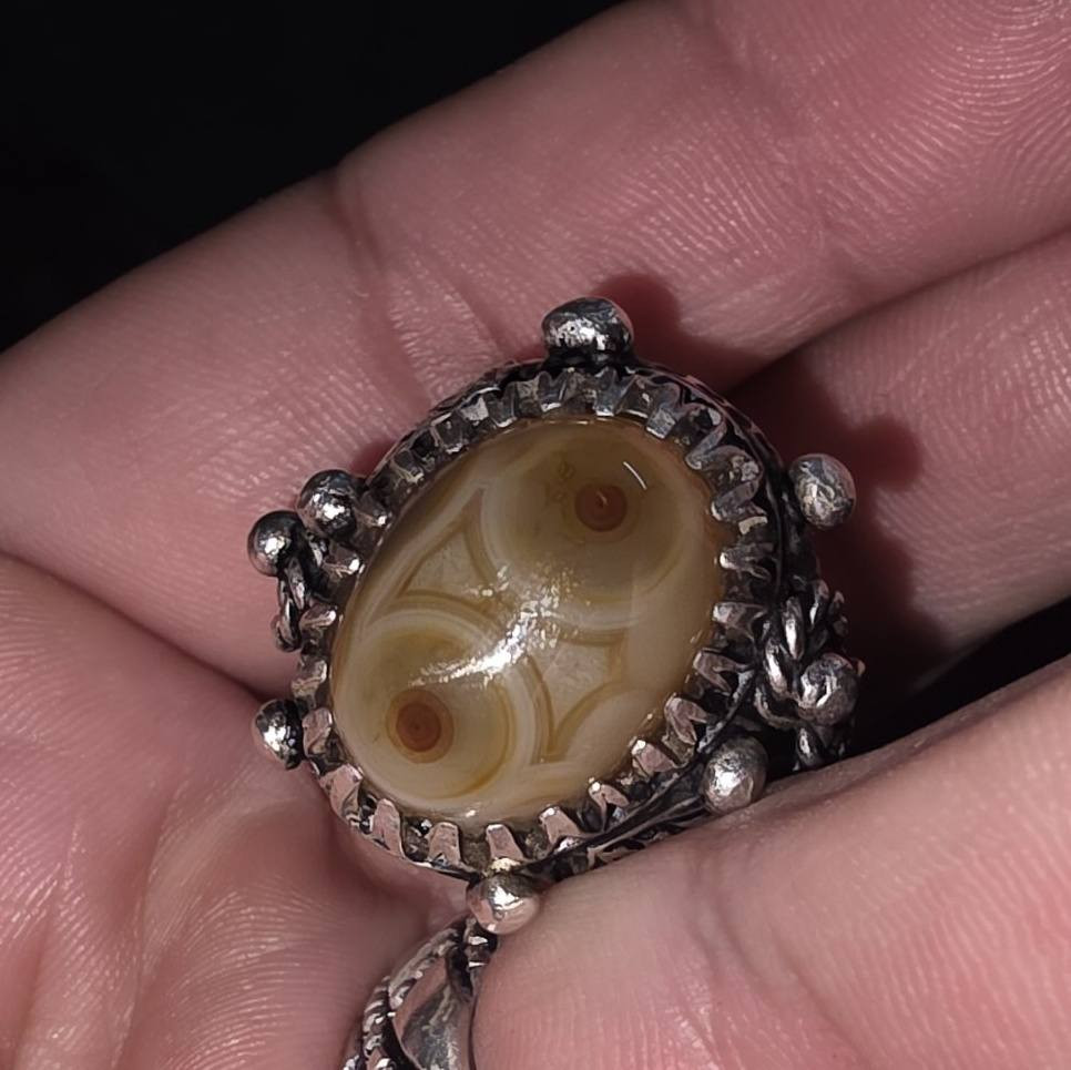 ياالله السلام عليكم قطعه نادره من السليماني الاصفر عينتين حمر مساويه صياغه وليد خالد قطعه في منتهى الجمال سعرها عل خاص


**إذا كنت صاحب هذا الإعلان وتريد حذفه لأي سبب، رجاءا أرسل رسالة إلى الدعم الفني**