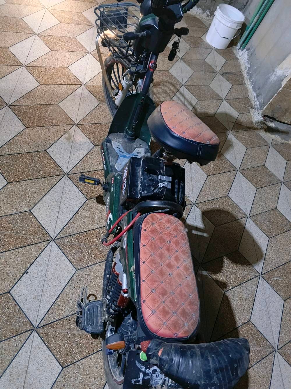 سلام عليكم دراجه شحن للبيع حجم 20، 4 سرع كل سرع والمشي مالتها موضح بل صور لايتات شغاله بلوتوث+ صوت شغال سعر 225، هاتف ***********
وين موقعك بالضبط في العراق حتى أضيفه بالوصف؟: 
ديالى بعقوبه الكاطون
السعر 225 نهائي لو بيه مجال بسيط للمساومة؟: 
مجال بسيط
