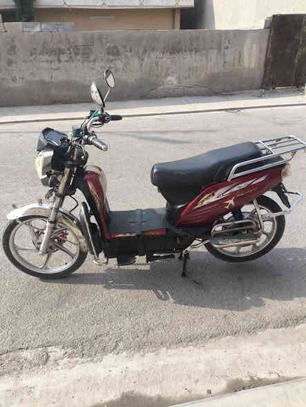 هارلي لبيع موديل 23 بطاريات عشره يقرن ونص كهربائيات كلها شغاله اي نقص مابيه جهاز مانع سرقه تحكم عن بعد بصمتين وسويجين سعر 425,بيه مجال 
***********
+9647827587898
