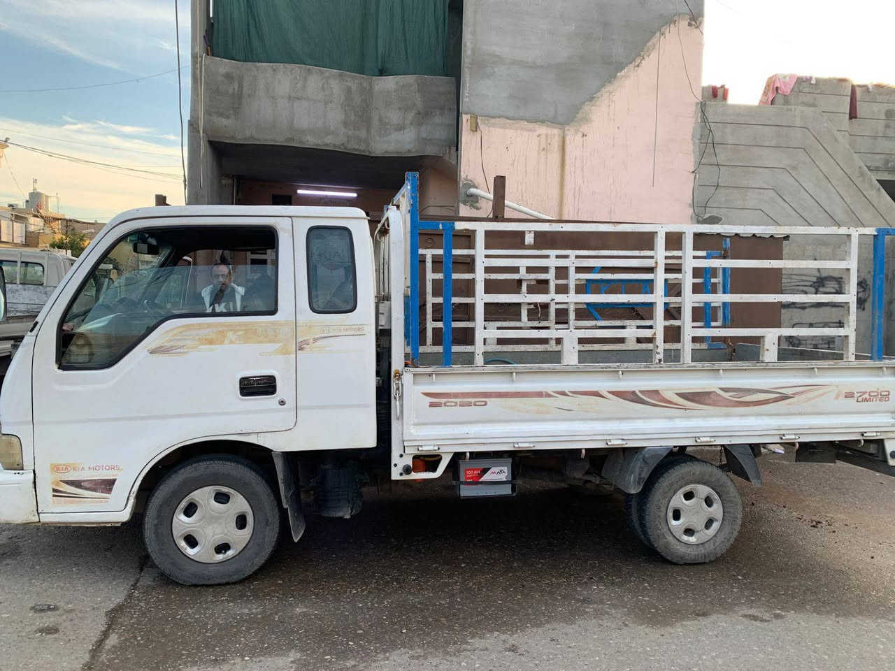 سلام عليكم فونتيره موديل 1999 سياره مال شغل يعني شغل و اطلع شرط شاصي شرط كير مكينة تحويل ثاني يوم تخم تاير جديد سياره خير من الله مكان السياره كركوك السعر 62 التواصل ***********
