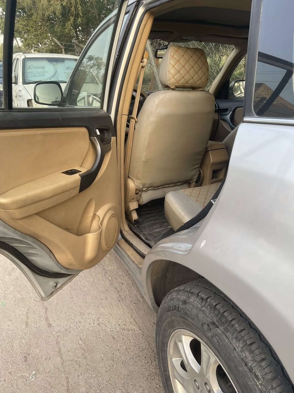 السلام عليكم تيكو موديل 2012للبيع كير محرك كهربائيات جديده تدفئه تبريد شغال تخم تاير باتري جديد رقم بغداد اني موظفه  باسمي السياره تحويل مباشر ماشيه 62 سعرها 62وبيها مجال للشراي سويجاتها مال شركه 2وياها مكانه بغداد حي اور موبايل ***********
