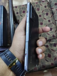 بوكو F4 GT • رام ١٢ • شاشة وظهر مكسور