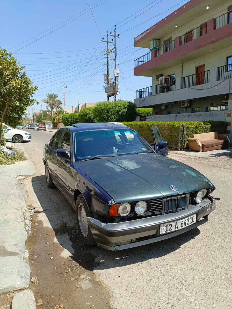 BMW موديا1991
السياره جاهزه اي نقص مابيه محرك كير نظيفات 
بيه طخه بلجاملغ مامصلحه ابيعه على وظعه السياره رقم نينوى باسمي السعر 45 ورقه وبيه مجال سنويه ورقم جدد 
***********
مكاني العامريه بغداد حته هزه جديده تتحول اي منطقه بلعراق بغداد, العراق

