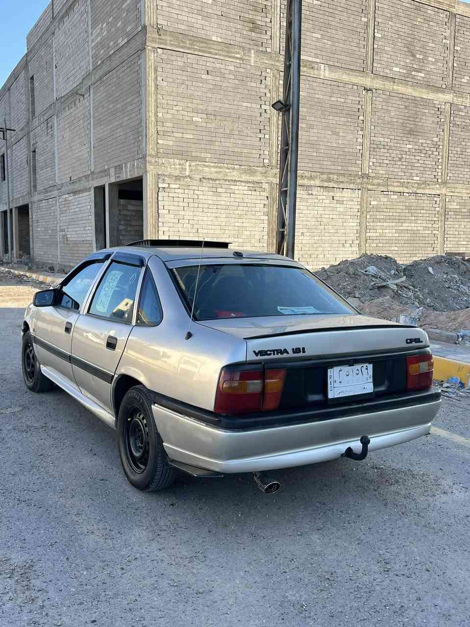 السلام عليكم … الحلال للبيع
اوبل فكترا موديل 1993 /تبريد بلادي عايزه ترتيب بسعر 43 وبيها مجال 
محرك.  1800 المرغوب شرط    جام كهرباء  كله شغال 
كير عادي مكفول بدون عيب 
صدر امامي خلفي جديد 
تخم تاير جديد.  بور. ومشط جديد 
ABSبلادي 
الموصفات.  دعاميات سبورت شباك سبورت 
بلاجكتوات دعاميه زنون.  لايت بكلايت مال كصه
سنتر لوك. .  رونات كله شغاله 
غرفت السياره كله جديده. داخل صاج بلادي 
محرك / صدر / تخم تاير / كهربائيات كله شغاله / 
السياره جاهزها من كل النواحي متصرف عليه ألف 
🚦رقم بغداد سنويه جديدها مشروع وطني  هزه وبراد جديد شرط التحويل
السياره /بيها صبغ مكانت بدون ضربه بدون تبديل شرط
افرماممه مكفوله.  لغود مكفوله. 
مكان السياره تكريت القادسيه   بسعر 43 وبيها مجال 
رقم ***********
