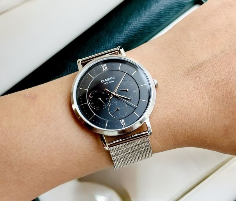 بسمِ الله ، والصَّلاة والسَّلامِ عَلَىٰ رَسُولِ اللهِ  ﷺ.🌿
#مــزاااااد
ساعة #كَاسيو الأصلية ✅
ساعة كاسيو الأصلية، ساعة تجمع بين المتانة والتصميم الانسيابي لتكون رفيقك اليومي في كل المناسبات😍

#يبدأ المزاد من 40$ والرفعة أقل شيء 5$ والتوفيق من الله للجميع 🤲🌸

 والسوم بالدولار$

#يبدأ من الآن و #ينتهي يوم غدٍ إن شاء الله الساعة الثالثة مساءً 

 ☑️ للأعتماد أولاً : أرسال العنوان الكامل ورقم التلفون .

والتوفيق من الله للجميع 🤲

🔹🇯🇵 CASIO 🇯🇵 🔹

🔴 المواصفات :
▫️ كاسيو الياباني الأصلي 
▫️رجالي MTP-E321M-1AV
▫️​تصميم ملكي: مينا أسود عميق 
▫️ مؤشرات رومانية (XII و VI) تمنحك هيبة وحضوراً لافتاً.
▫️​سير ستيل شبكي ناعم جداً على المعصم
▫️​الدقة والوظائف:
 مزودة بـ 3 عقارب فرعية تعرض (اليوم، التاريخ، ونظام 24 ساعة) لتنظيم وقتك بلمحة واحدة
▫️​مقاومة للماء: تأتي بمعيار WR 50M 💦 
▫️ هيكل من الستانلس ستيل المقاوم للصدأ
سير ستانلس ستيل مقاوم للصدأ 
▫️كوارتز بطارية
▫️ قطر الساعة تقريباً 44.3 مم

🔹الحاله جديد بالستيكرات 😍
وتكدرون تبحثون على تفاصيلها أكثر 🌹

🔸 تأتي مع العلبة+الضمان + العلاكة.. 

🚖 يوجد توصيل الى جميع محافظات عراقنا الحبيب 🚖


**إذا كنت صاحب هذا الإعلان وتريد حذفه لأي سبب، رجاءا أرسل رسالة إلى الدعم الفني**