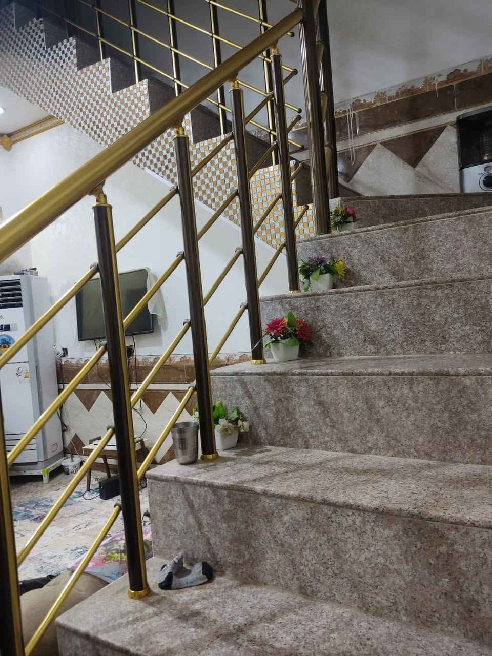 يالله ..بيت للبيع في نهاوند الثانيه قرب مدرسه الوقف الشيعي ومدرسه عزيز العراق .البيت طابقين حديث نظيف والبيت فارغ حاليا لتفاصيل اكثر الاتصال ***********
