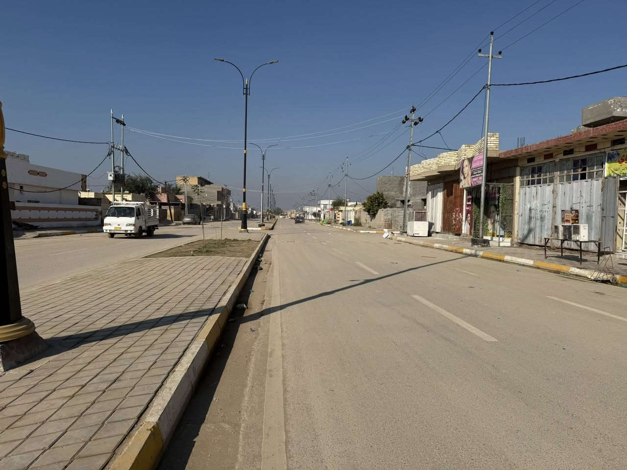 قطعة طابو صرف في حي ( الكرار ) مع محلات ( 4 )
مساحة 320 م ( ركن ) 
خدمات - ماء - كهرباء 
موقع مميز ( جداً للسكن ) ( تجارية )
تحويل ( مباشر )
يقع على شارع ( 30 ) م 

للاستفسار مراجعة مكتب ( غيدان ) للعقار  
واسط - الزبيدية - مقابيل حي ( الصناعي )  
***********  
*********** محمد سيد غازي
