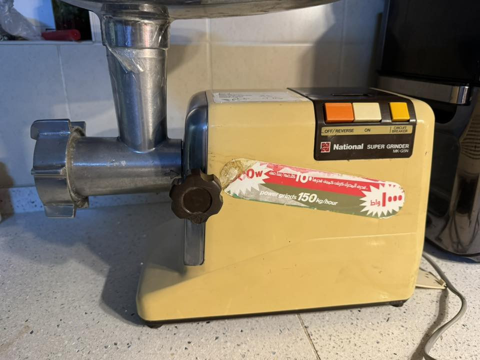 السلام عليكم 
مثرامة لحم ناشينال جي فايف
تثرم ١٥٠ كيلو بالساعه ياباني اصلي شغالة كل نقص ما بيها
 مكاني بغداد توصيل ما عندي 
للاستفسار ***********
