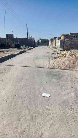 السلام عليكم حصير رقم مساحه ٢٠٠م
التفاصيل غرف ٢ + صاله + مطبخ + ديوانيه + صحيات 
المكان حي العسكري شارع الاطفاء قرب بث كورك 
السعر ٨ مليون وبي مجال 
للستفسار *********** واتساب ***********
