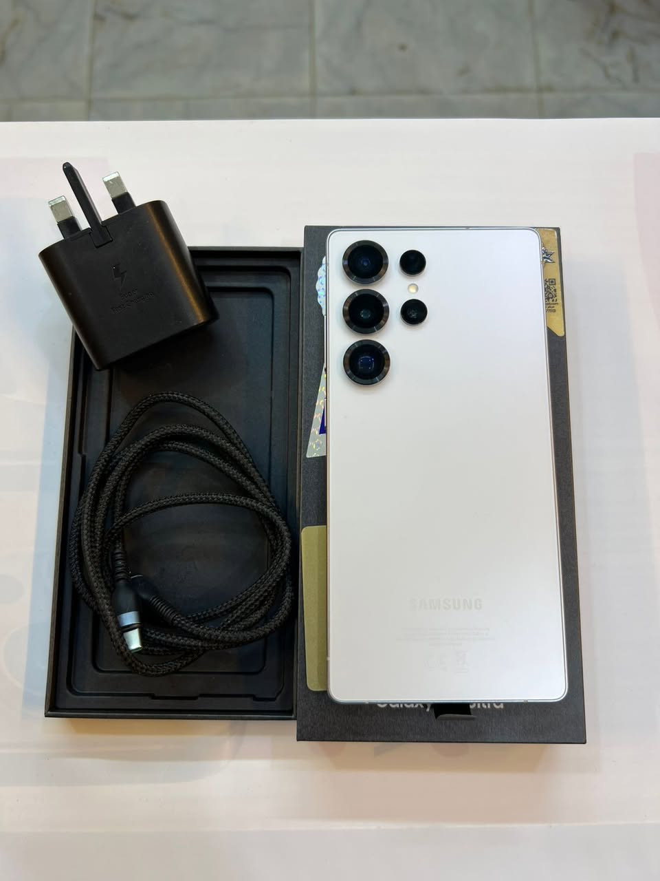 سامسونك S25 Ultra ذاكرة 256
فقط مفتوح من كارتون 
لون ابيض للمميز
ضمان شركة عين الفهد
ضمان كارت الشاشة سنة
استخدام قليل
السعر مناسب 
***********
العنوان القطاع شارع السوك مجاور عوينات الكرار 
مركز الشمس
