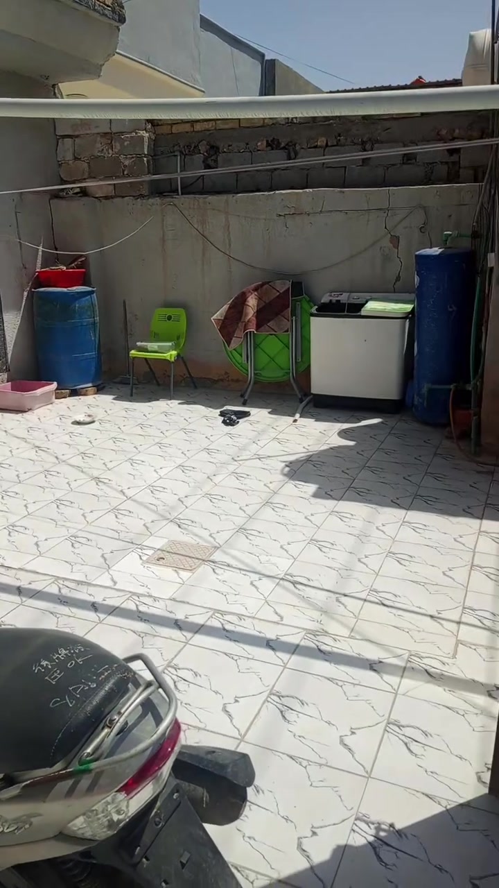 دار للبيع المساحه 150/متر 

ابو خستاوي شارع ميه بدايته قريب علا شارع كربلاء خدمات كامله موقع حلو بناء نضيف جاهز عقد اصلاح 

السعر 35/وبي مجال//***********

