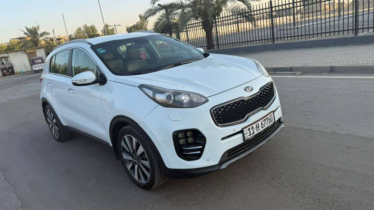 السلام عليكم 
كيا سبورتج 2018 خليجي للبيع 
بصمه تشغيل بصمه ابواب داخل جلد ومخمل كشنات كهرباء اشارات بالمرايا حساسات امامي وخلفي لد نهاري
تحكمات ستيرن 
محرك 2000 دوش
السياره ماشيه 60الف كم
السياره مكفوله من الصبغ والضربه فقط بارد صغير جداً بالباب الخلفي عكس السائق
السياره جاهزه من كل النواحي
السعر (195)
للأتصال***********
