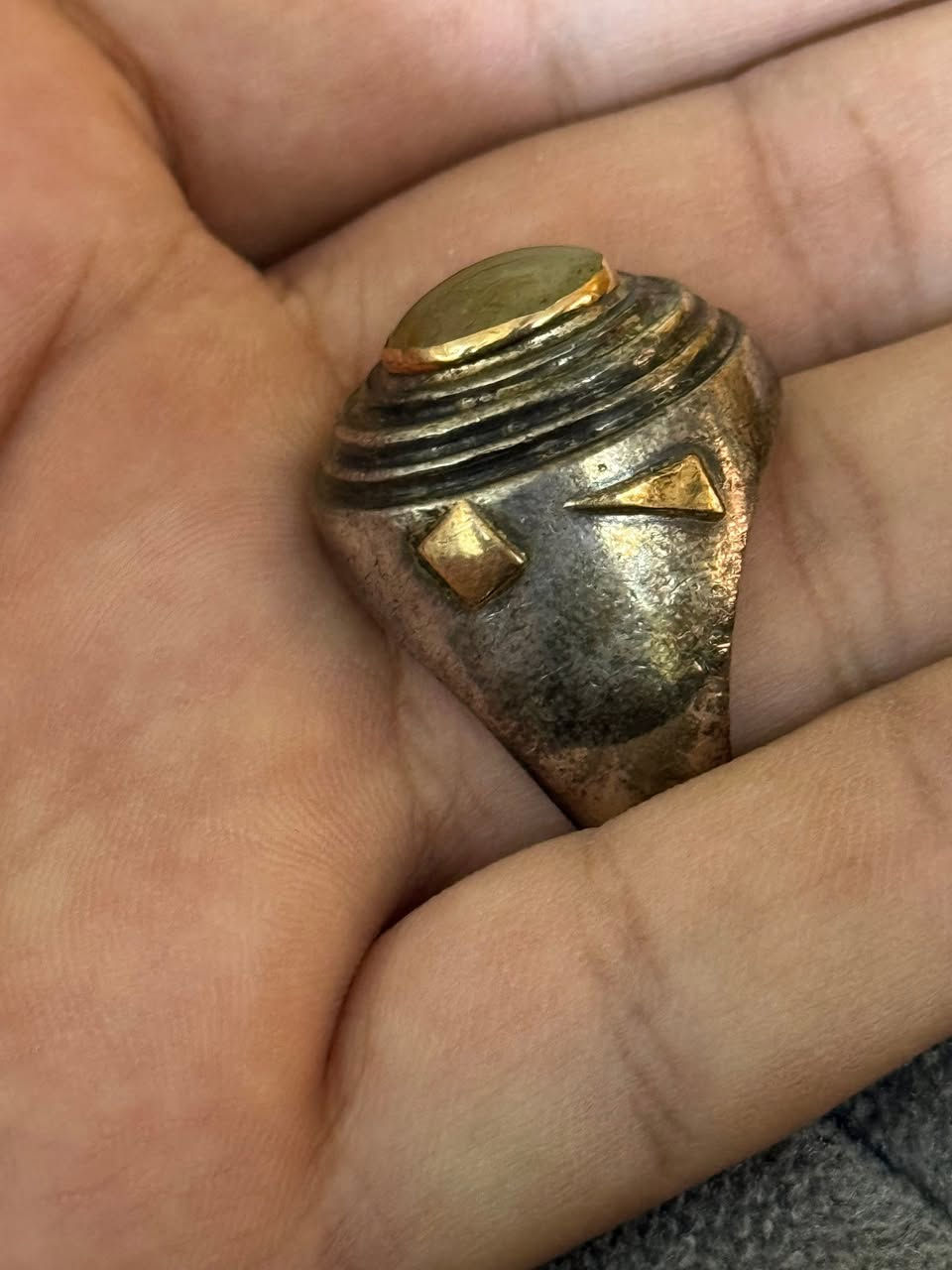 شلعة قيم بما يرضي الله 
محبس الاوبال داير ذهب مو نحاس


**إذا كنت صاحب هذا الإعلان وتريد حذفه لأي سبب، رجاءا أرسل رسالة إلى الدعم الفني**