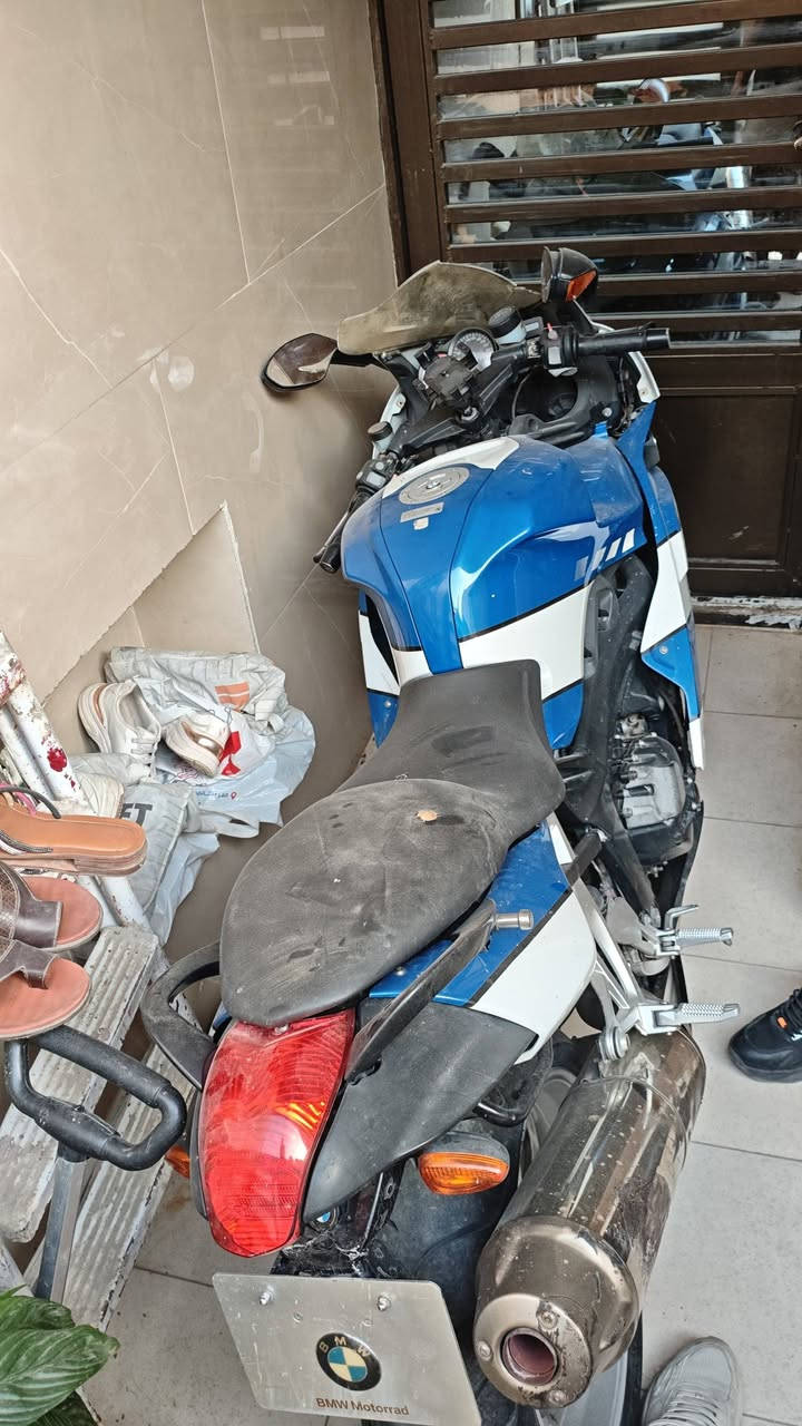 السلام عليكم bmw k1200s للبيع 2008
الدراجه كلشي ما ناقصها غير كلتشات وتبديل باتري 
للبيع ب 35 ومجالها كلش بسيط او مراوس حسب القناعه 
التواصل ***********
بي واتساب
