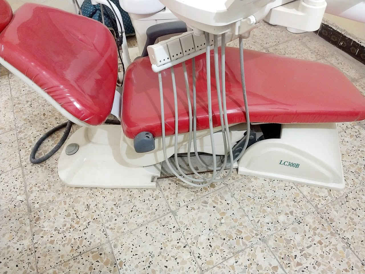 كرسي أسنان قليل الاستعمال نظيف للبيع 
للمراسله ***********
