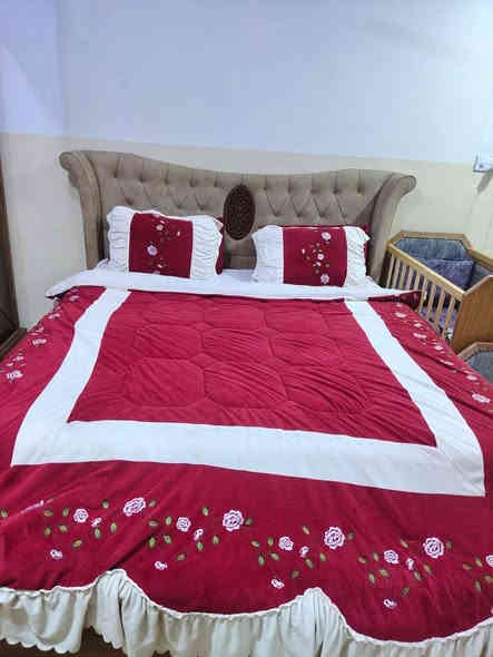 غرفة تركي مستعملة نظيفة جداً ماركة نظافه 💯 ثمن قطع العنوان خلف مرطبات البحرين مقابل افران زينب الرقم ***********
غير متوجد على الفيس 
مستعدون لشراء الغرف والكناتير
