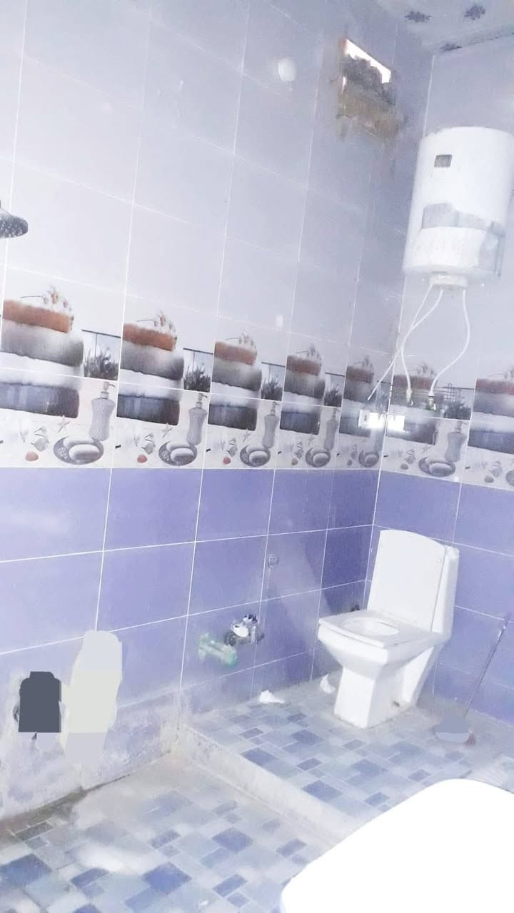 توجد شقه للايجار ٢٥٠ الف
منطقة الشموع بلبدايه كلش اول بيت بالفرع كلش قريبه لشارع العام الشقه واسعه كلش مساحه ٢٦٠ متر
 تحتوي عله غرفتين كبار 
وصاله كبيره 
واستقبال كبير
ومطبخ كبير
وصحيات ودرج مريح وسطح مع وجود تانكي وكيزر وماطورومولد ٣ مبيرات وكلشي جاهز 
واتساب *********** علي عبدالكاظم
ملاحظه ضروريه اخواني اليروح يشوف الشقه ياخذ ويا اهله وفلوس الايجار حته بنفس الوقت يقرر ويدفع الايجار لان الوعود تسببلنه احراج مع الاخرين وتأخير بالوقت
