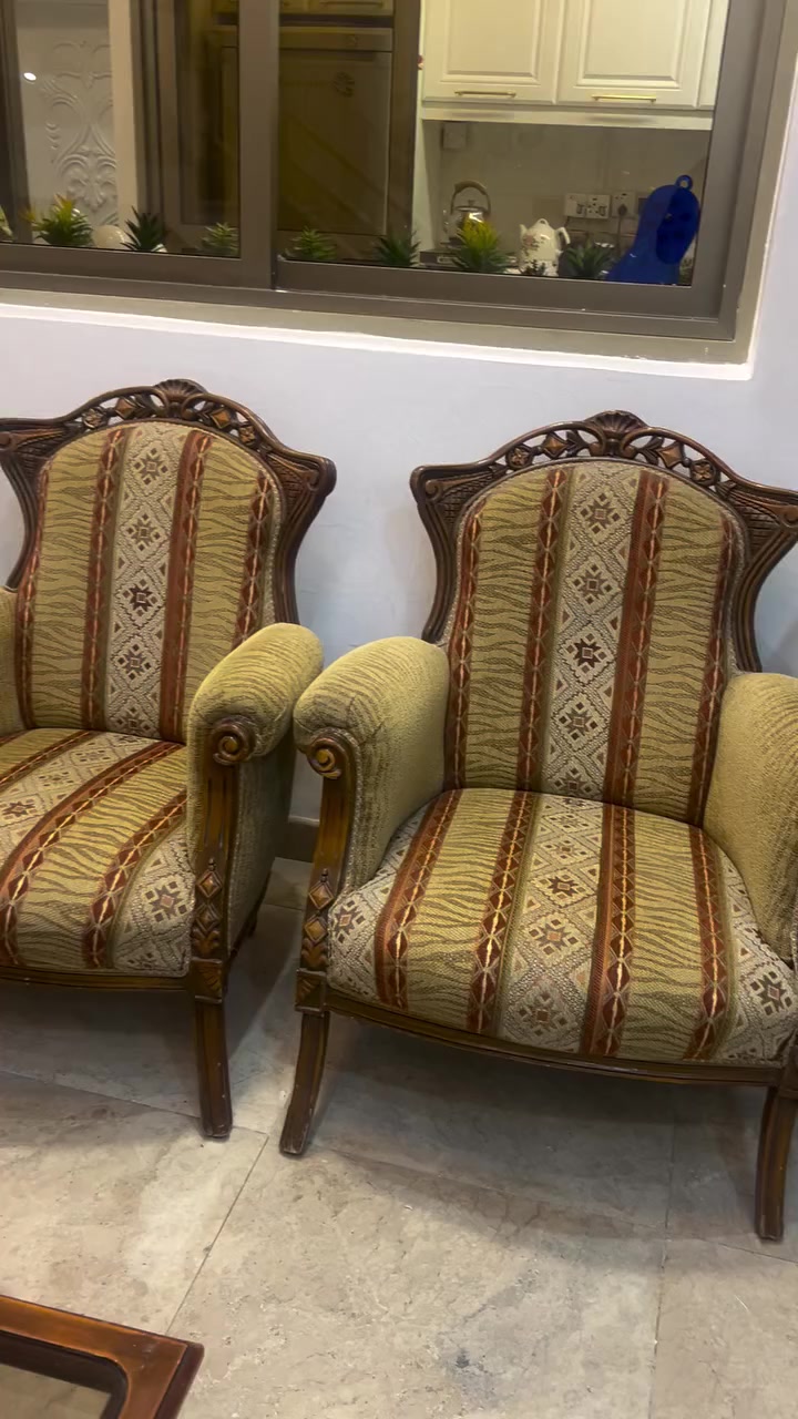 للبيع
طقم قنفات بحالة جيدة جداً
قنفة كبيرة لثلاثة اشخاص
قنفة لشخصين
اربعة كراسي مفردة
السعر 500 الف دينار
وللبيع ...
ميز وسطي مع طبلتان السعر 50 الف دينار

للتواصل
***********
