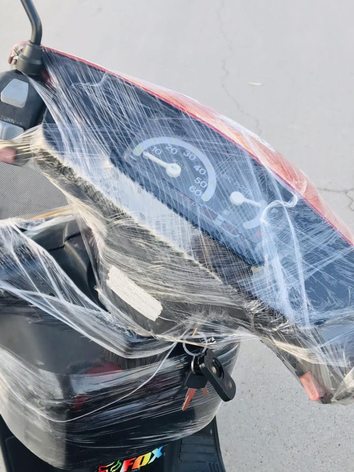 محرك ما مفتوح ، صوت ناعم  وموجود الفديو ويه الصور وكل شي شغال بي ، كابريتر اصلي ، سلف وهندر  لايتات حركات بركات كل شي زي الفل ، بس البجم الكدام مال الكفر بي خلل بسيط والسعر 300 
اي استفسار بالخدمة ***********
