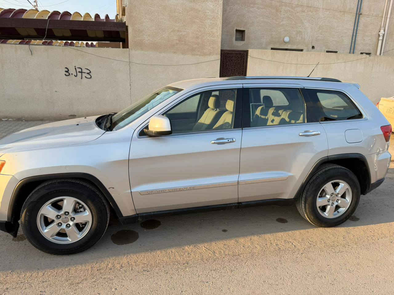 جيب لاريدو موديل 2011 بيها ثلث قطع . شرط بدون دواخل جاملغين الاماميه والبنيد مكان السيارة صلاح الدين بيجي
السعر 135 مجال قليل 
***********
