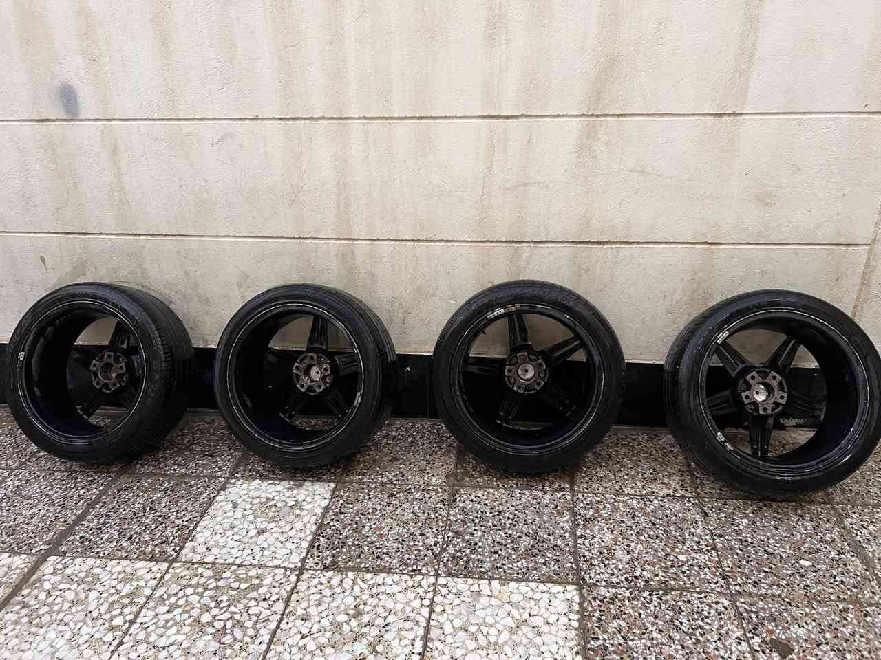 ويل 5 *115 يرهم كوري وأمريكي ومارسدس
مكفول وتخم تاير نضيف 
فقط الصبغ الداير مضرر مو الويل 
قياس 18 
سعره 200$ 
مكاني بغداد اكو توصيل


**إذا كنت صاحب هذا الإعلان وتريد حذفه لأي سبب، رجاءا أرسل رسالة إلى الدعم الفني**