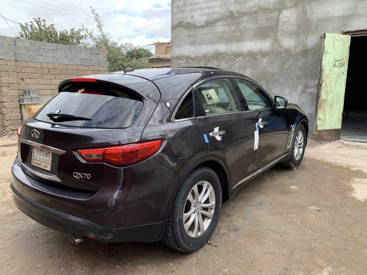 بيع او مرارس انفنتيQX70فول مواصفات مديل2017 كير ومحرك 6V..3700نته ماشيه 85الف حقيقي سعر 125 وبيها مجال قليل ومو سعرها تحكمات بصمه أبواب بصمه تشغيل رقم مثنى مشروع وطني سنويه2029تحويل ثاني يوم السياره  بيها صبق وارد أمريكي حادثه جاملق الايسر. امامي شاشه+كامره+حساسات+جنطه وبصمه شفط+تحكم ستيرن+تحكم كشنات بيها مواصفات حداده جديده طخم تاير سرعه300 الرون 9☠️المكان بصره الدير ***********
