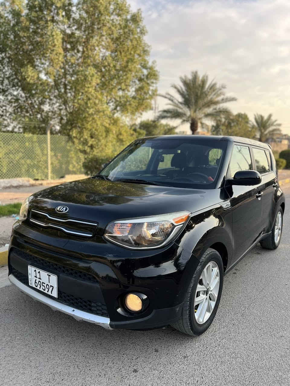 كيا صول 2018 (بدون ايرباك )
رقم بغداد انكليزي باسمي 
مكينه 2000 gdi مكفوله 
ماشيه 80 
ضرر صندوك سطحي مبدل بقطعه نفس اللون وجاملغ صبغ يعني قطعه وحده صبغ
كلشي بيهه ع وضع الشركه وبلادي 
السياره بدون اي نقص او خلل او مصرف 
مكاني بغداد 
سعرهه 128 
رقمي ***********
