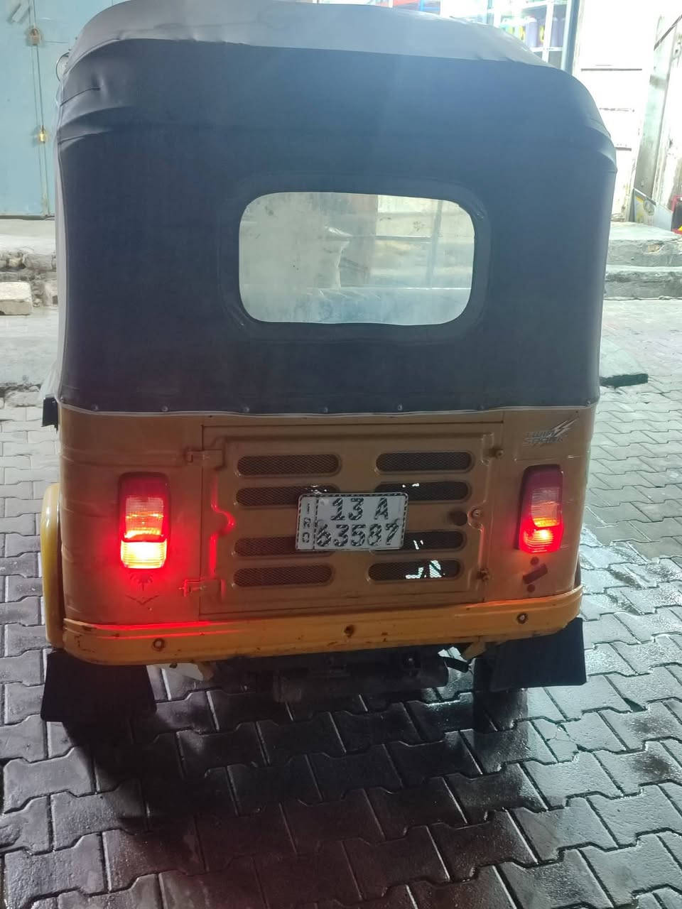 سلام عليكم تكتك موديل 20 شهر الرابع رقم نكليزي جديد مكينه مفتوحه بدي بي طخات لاصبغ ولامعجون بفقط بارد زغير بلغد تكتك هسه معمره جادر جديد جاملغات جديده باتري جديد دوشمه تايرات جدد السعر 6 بيهه مجال خاص موجود الاستفسار   ***********
