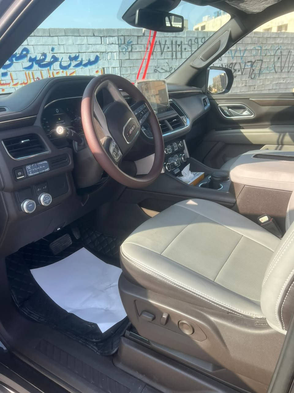 السلام عليكم ….
اللهم صلى على محمد يوكن للبيع كفاله عامه خليجي رقم اربيل 
السياره مغلفه نانو كلها زلغ ما بيها ماشيه 28 الف كيلو حقيقي 
فئه sle السياره استعمال شخصي كير مكينه بدي كله مكفول نظافتها احلى بهواي من الصور 
السياره ب 475$ بيها مجال بسيط 
مكان السياره بالطويسه 
***********‭
0780 139 2020
