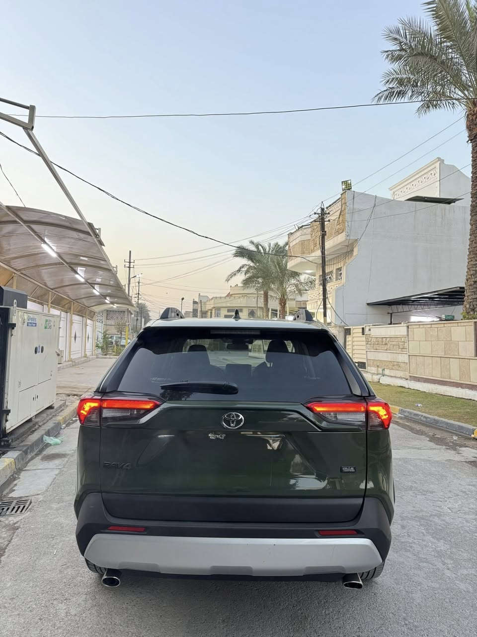 السلام عليكم 
❌❌الرقم اربيل❌❌

RAV4 TRIL 4x4  2025 

اللون :- زيتوني او نفطي            

الموديل :2025

سعة المحرك :-2.5 

المسافه المقطوعه :-8000km

ناقل الحركة: أوتوماتيكي 8 سرعات 

نظام الدفع: All-Wheel Drive

سيارة رقم أربيل 

بأسم شركة تريد تحويل تريد وكالة 

الموصفات

فتحة سقف سلايد روف 

مقاعد أمامية تدفئه 

ستيرين سياره تدفئه 

دخول ذكي + منافذ شحن USB امامية و خلفية 

باب خلفي كهربائي 

شاشة تدعم نظام Apple CarPlay 

و Android Auto

أضواء أمامية LED + تشغيل/إطفاء أوتوماتيكي + أضواء ضباب.  

تنبيه مغادرة المسار + مساعد تتبع المسار + نظام ما قبل التصادم + نظام فرامل ABS

السعر 260 وبيه مجال 

حادث السيارة كما موضح بالصورة داخل المنشور 
مكان السيارة 
بغداد البلديات 

***********
