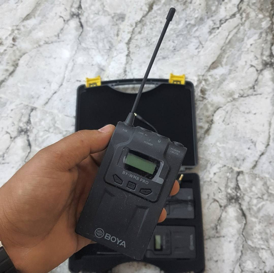 بكج احترافي كامل لصناع المحتوى (Canon 800D) - للبيع أو المراوس بـ R10
​المواصفات:
​كاميرا كانون 800D نظيفة جداً (شاشة لمس، فوكس سينمائي Dual Pixel).
​عدسة 18-135mm الشاملة (تصلح لكل أنواع التصوير).
​مايك بويا وايرلس BOYA BY-WM8 PRO (صوت صافي جداً للفيديو).
​بطاريتين وشواحن أصلية + رام 32GB سريع.
فلاتر CPL + UV متغير رنك 58 ملم
​الحالة: العدة بحالة الوكالة، ما ماشية شتر هواي، ومثالية جداً للي يريد يبدأ يوتيوب أو تصوير إعلانات.
السعر : 1.150.000 
المراوس: متاح المراوس فقط مع Canon R10


**إذا كنت صاحب هذا الإعلان وتريد حذفه لأي سبب، رجاءا أرسل رسالة إلى الدعم الفني**