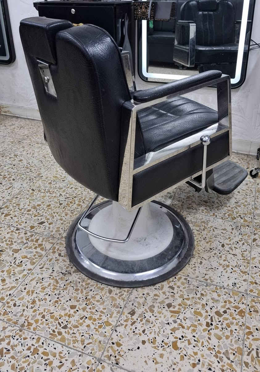 كراسي حلاقه ٣ نيو براند للبيع
المكان بغداد ***********
