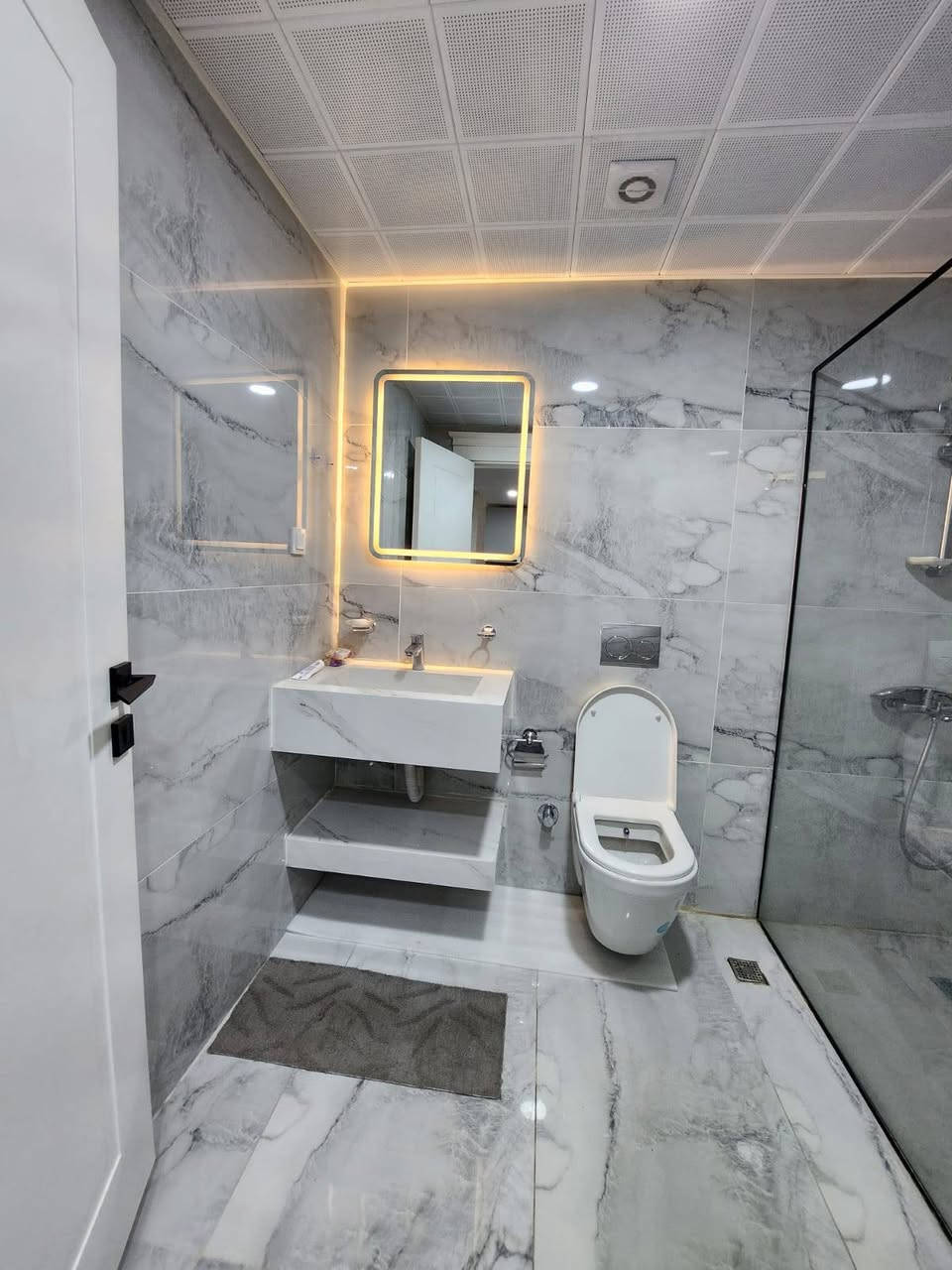 🔴🔴#شقة_الایجار في #اربيل ‌🔴🔴
📌الموقـع:  کوین تاورز في مربع الذهبي

✅ غرفە و صاله 1 + 1 مٶثث 
✅مـوقع ســتراتيجـي. 
✅اطـلالة مميزه. 
✅متوفــرة 24 ســاعة جميع
 الخدمات. 
✅ماركت 24 ساعه. 
✅صيدليه + مطاعم وكافتريات + مكوه ملابس
✅ الایجار  600 $

🔸انتصل الان لنساعدك على ايجاد العقار المناسب لك او بيع وتأجير عقارك بأفضل سعر وبأقل وقت.

 للحجز والاستفسار:

 0750 957 28 48
 0770 957 28 48

 #شقة_الایجار #خانووبۆفرۆشتن #شوقە_بۆ_کرێ #فرۆشتن #اربيل #هەولێر #شقة_الایجار #خانووبۆفرۆشتن #شوقە_بۆ_کرێ #فرۆشتن #هەولێر #اربيل
