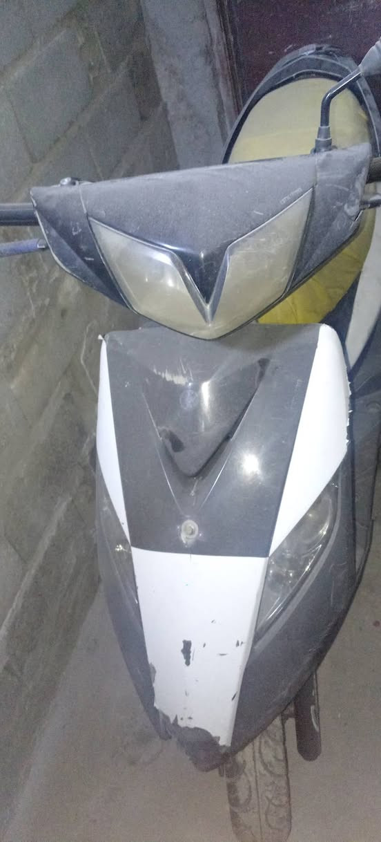 دراجه ثعلب شغاله بس بيهه نضوح دهن من تشتغل يعني جبنه مكانهه الحريه السعر 400الف الرقم *********** واتساب فقط
