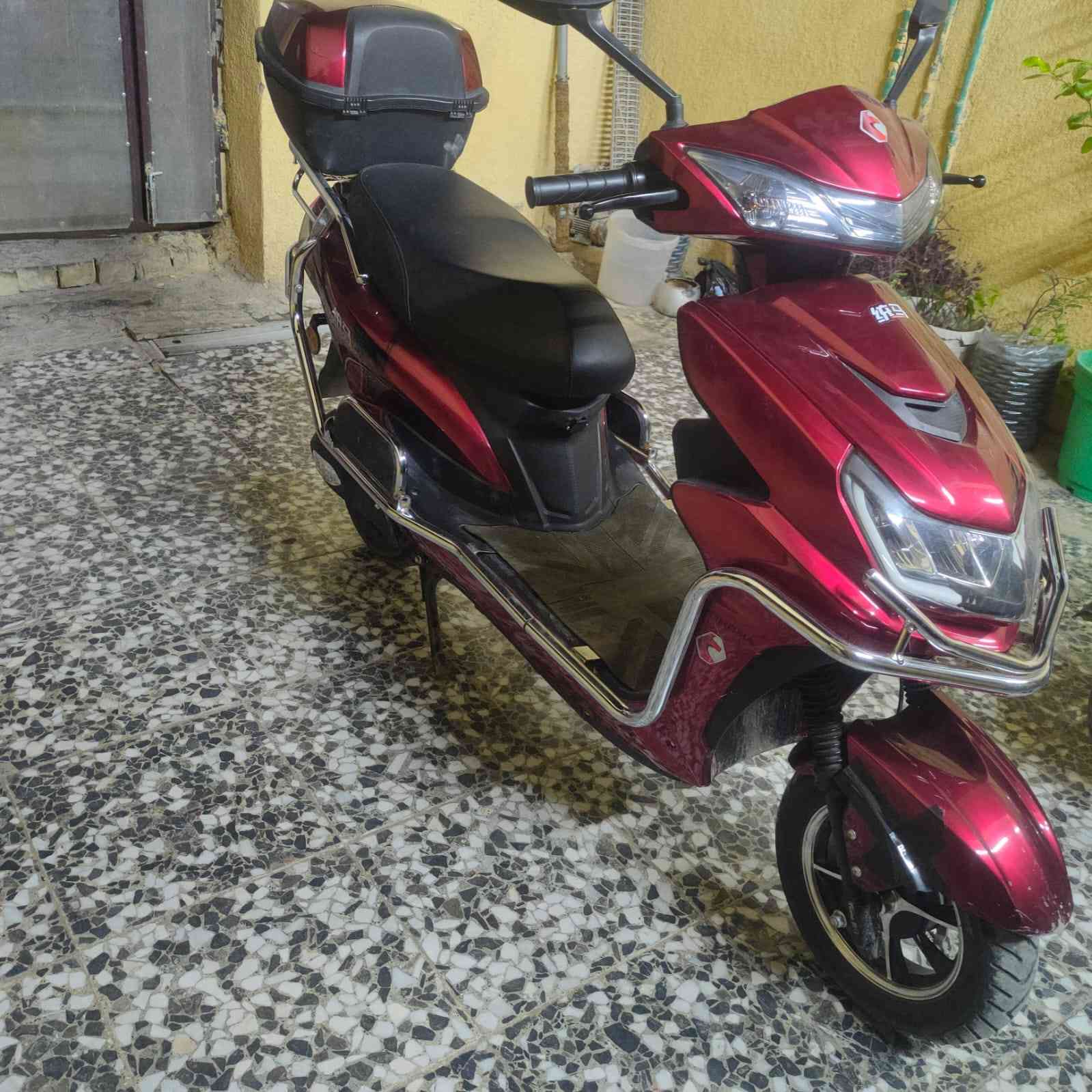 السلام عليكم دراجه شحن خمس بطاريات مابيها اي شكال قبل يومين من اخذتها بعدها ماماشيه  السعر700 المكان الشعب رقم الهاتف ***********
