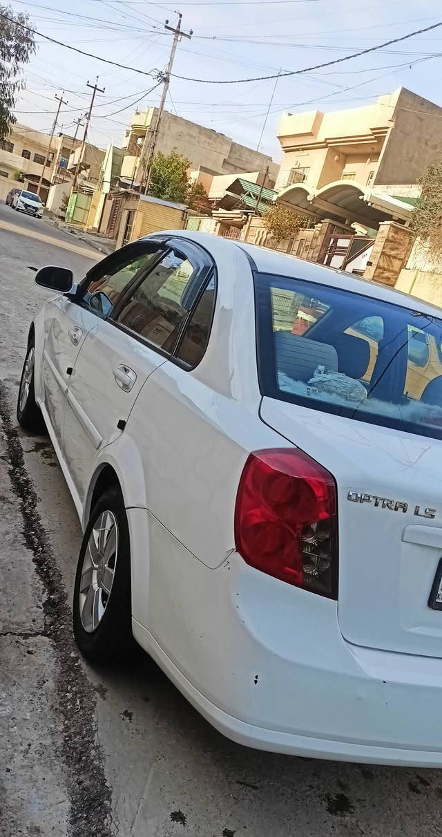 🔴 للبيع
اوبترا موديل 2011 
السيارة باسمي سنوية ورقم جديد 
السيارة كامله من كلشي فول نضافة 
🔴 كير شرط
🔴 المحرك شرط مال كصة شديتو على ايدي قبل 3 اشهر شرط مامفتوح 
🔴 تدفئة + تبريد شرط 
🔴 كهربائيات شرط 
🔴 طخم تايرات جديد 
🔴طخم السيارة ادامة كامله قبل يومين كلو جديد 
🔴 كاربون بيها 
🔴السيارة بدون ضرر شرط 
🔴 صبغ فقط شبر ونص بالباب الخلفي موضح بالصور

السعر 97 وبيها مجال 
للاستفسار اكثر الاتصال على الرقم ***********
