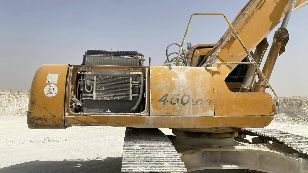 السلام عليكم للبيع حفاره هيونداي حجم450موديل2002  كامله مناقصه شي محرك جديد مضخه جديده  للاستفسار***********
السعر275ورقه وبيه مجال
