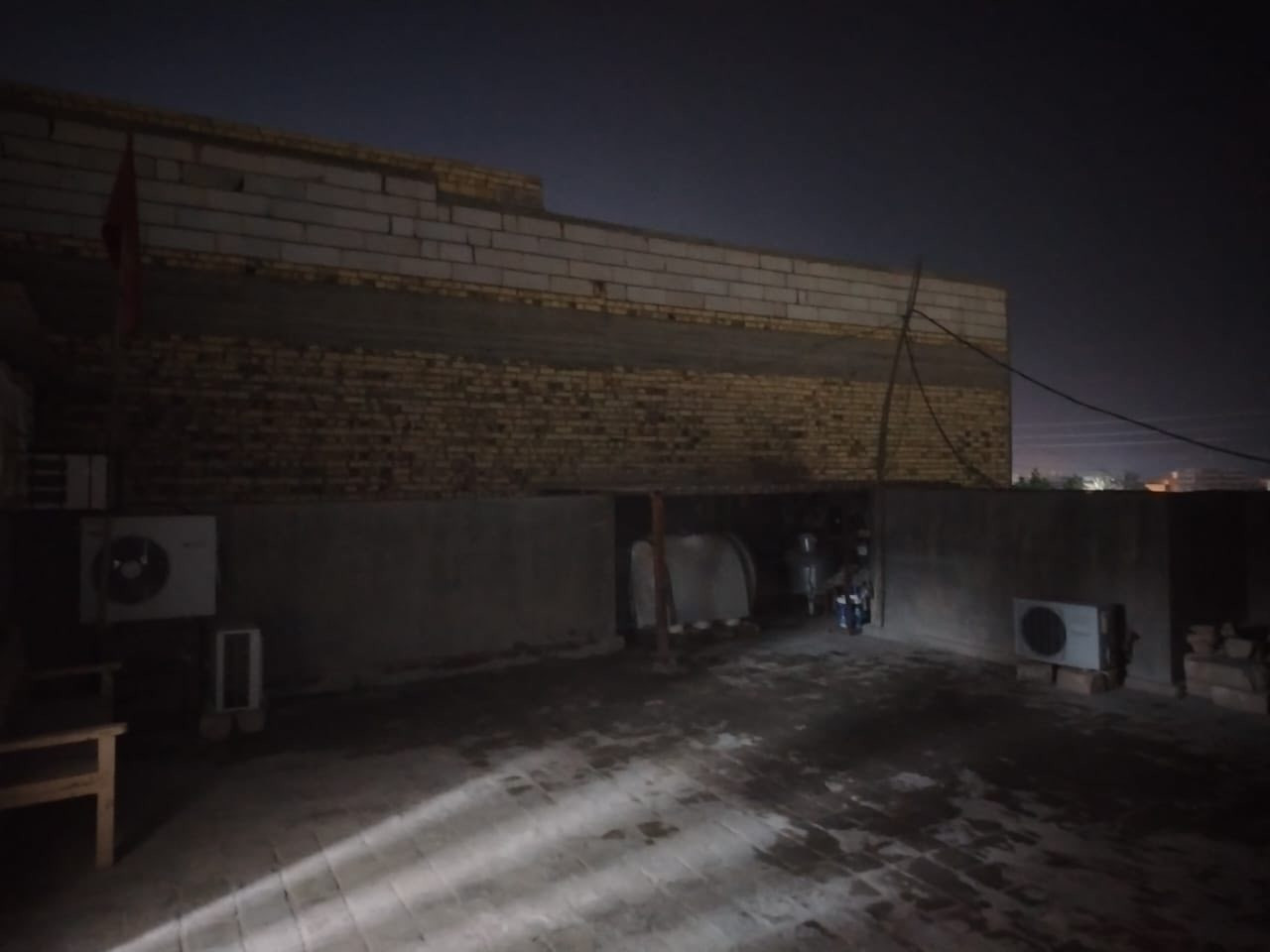 سلام عليكم
بيت للبيع كوفه شارع المعمل يبعد عن شارع العام ٣٠متر 
مساحه ٢٠٠متر واجهيه البيت ١٣ونص ونزال ١٥متر مطبخ حار بارد ٥*٤/صاله٨*٤/غرفه نوم ٣*٤/غرفه نوم ٥*٤/غرفه نوم طابق ثاني ٥*٤سقف ساندوج /استقبال ٦*٤/تخاريج داخليه وخارجيه بناء طابوق 
للاستفسار الاتصال ***********
