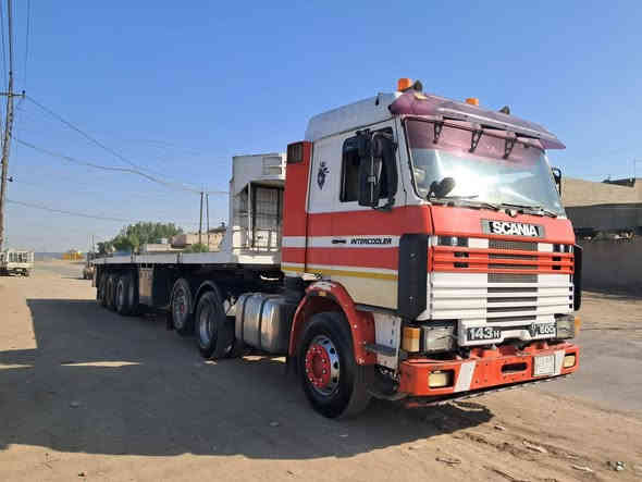 السلام عليكم سكانيا ٤٣ سنكل خلفي شاصي ١٠ بلادي سنكل مربوطه فلات عربانه ٣ دناكير مكفوله كفاله لاصبغ ولاكسر ولا خياس ***********
