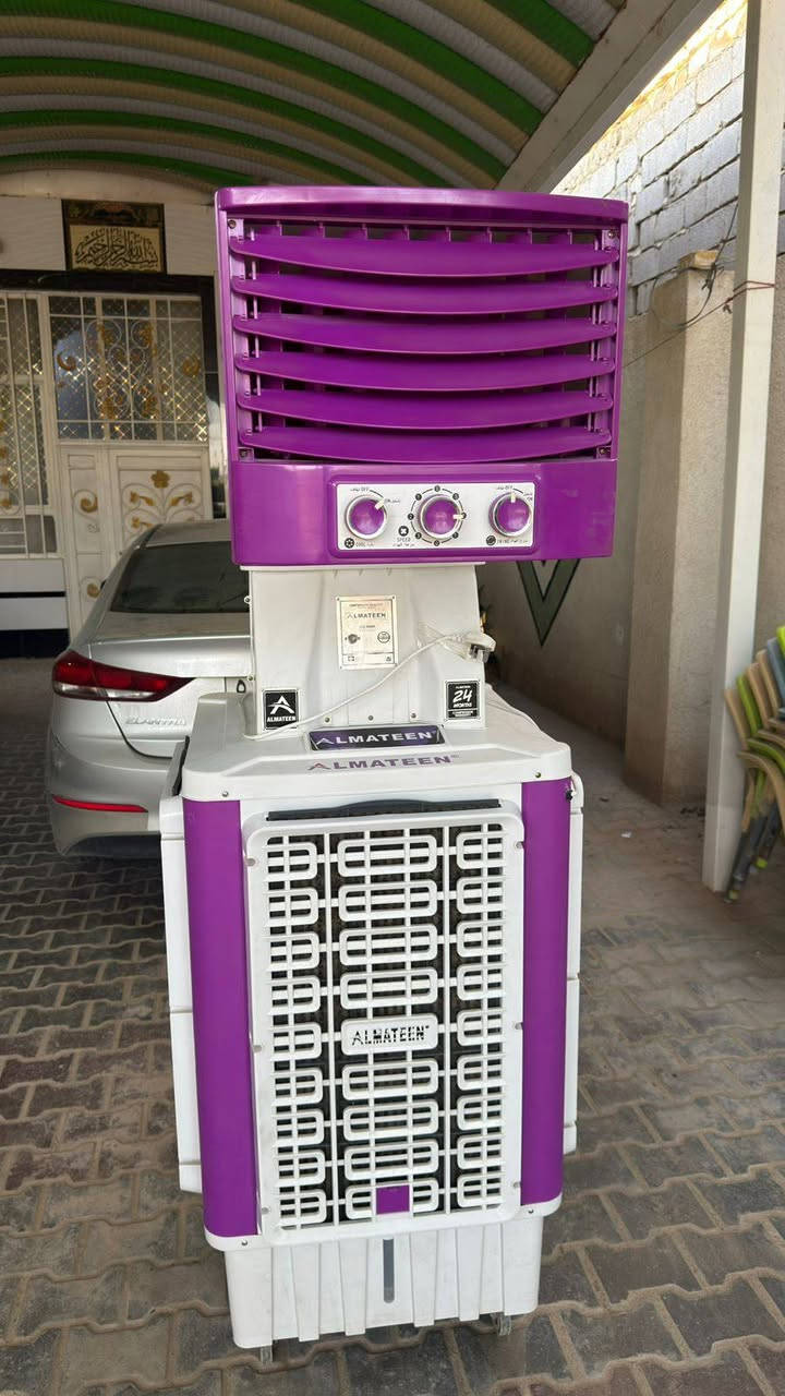 مبرده حجم الوسط نوع المتين جديده ما مشتغله بس ساعه لان ما صارت بالبيت على وضع الشركة وبالعافيه على الياخذه السعر 275 الف المكان طويريج للاستفسار مراسلة الصفحة او الاتصال على الرقم ***********

