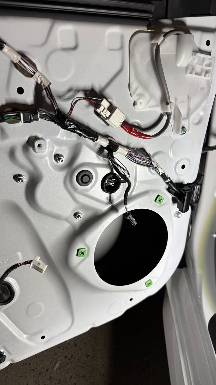 English & عربي

Toyota Corolla 2025 Speaker upgrade to JBL 
With Custom 3D printed brakcet to ensure ultimate sealing and prevent vibrations and noise creep.
Sound quality improvements for Mid and high ranges is 100% times better than before.

This is my own car and prototyping done for commercial purposes after many durability tests.

تحديث سماعات كورلا الى JBL مع تصميم و عمل قاعدة ثري دي لضمان قفل السماعات بالمكان لاحكام مطلق و ضمان عدم انتقال اي ضوضاء او ماء للداخل.

تحسن الصوت للترددات المتوسطة و العالية بنسبة ١٠٠٪؜.

العمل تم بصورة كاملة على سيارتي الخاصة بعد عدة تجارب لضمان ارقى النتائج و سيتم توفير المنتج حسب الطلب و للمحلات.


**إذا كنت صاحب هذا الإعلان وتريد حذفه لأي سبب، رجاءا أرسل رسالة إلى الدعم الفني**