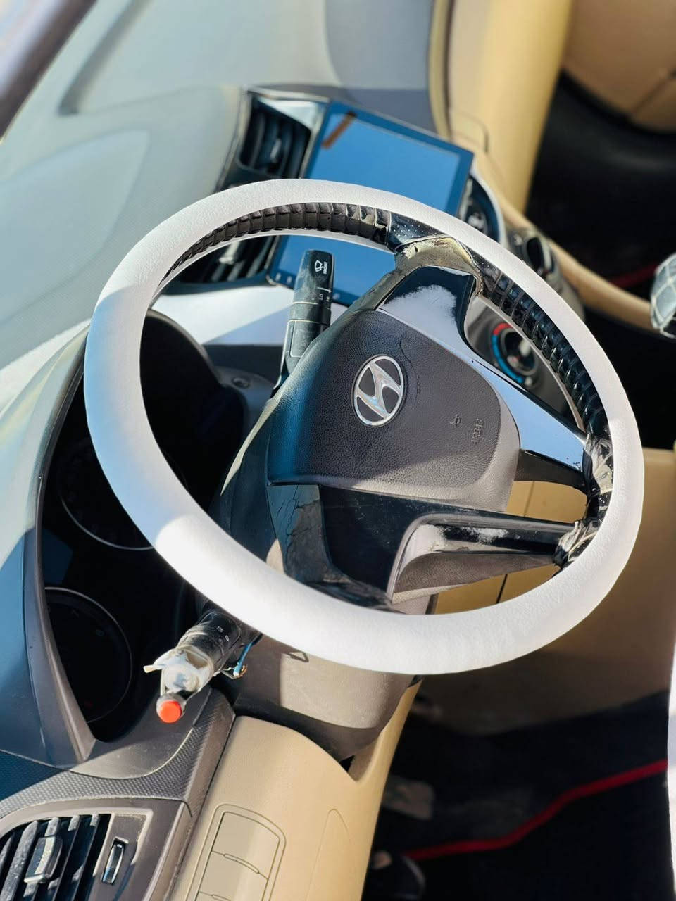 السلام عليكم 
 اكسنت 2012 وارد خليجي كير عادي مكينه 1600 مكينه وكير مكفولات بيه جاملغ عكس السايق تصليح تبريد تدفئه شغالات 
حداديه جديده 
السياره بأسمي مداور ثاني يوم 
السعر 68 وبيه مجال 
عنواني ديوانيه قضاء الدغاره 
رقمي ***********
