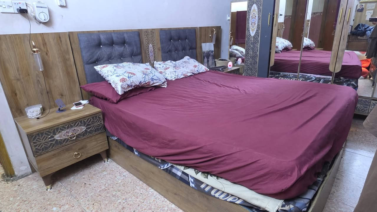 السلام عليكم البيع غرفة نوم تركي درجة أولى 9 قطعة للبيع مستخدم. بيها، ضرر بسيط. مثل ما موضح بالصورة، والسعر 550الف مكاني بغداد حي القاهره 🏠 ***********
