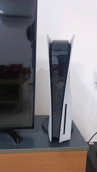 عندي ps5 fat  ويا الكارتونه وحالته ممتازه مامفتوح ابد وويا ups 1500 جد...