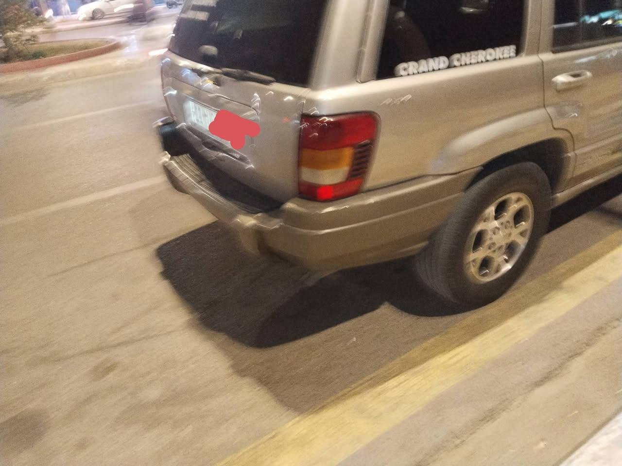 السلام عليكم جيب شيروكي موديل 2000 رقم بغداد محور مكينة ديفور ياباني كير ومكينه بلكارتون توه شادينه السعر 60 أو مراوس ناصريه المركز ***********
