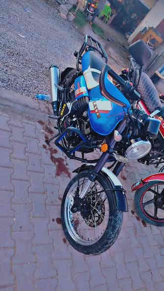 السلام عليكم
دراجة لايتي مرقمة موديل 22 نضافة فول مكفولة من كل شي مكان ديالى
سعر 2100
او مراوس بدراجة كلاسك مرقمة
***********
